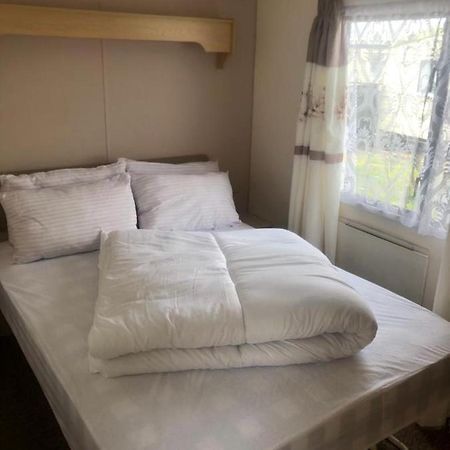 A4 The Chase 6 Berth Pet Friendly Caravan With Decking Инголдмелс Экстерьер фото
